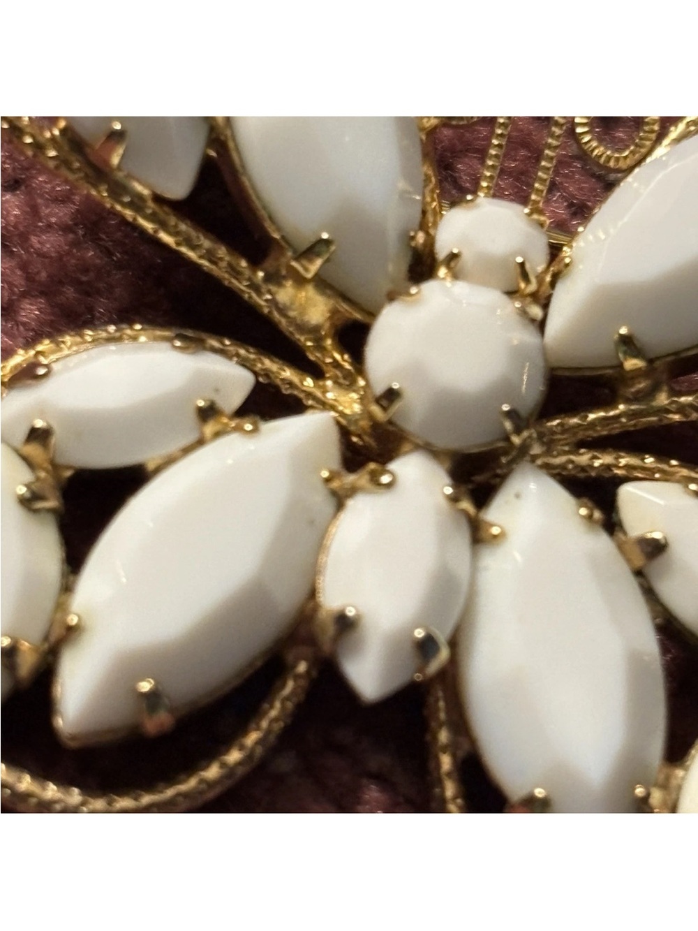 Vintage Butterfly Brooch Milk Glass Stones Gold-tone 2" x 1.75" - Picture 6 of 14